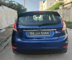 FORD FIESTA TITANIUM PREMIÈRE MAIN TRÈS PROPRE