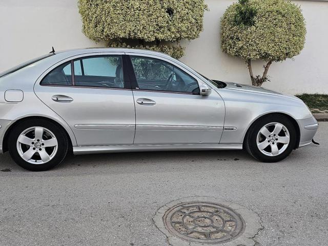 vendre une très belle Mercedes w211 vendre une très belle Mercedes w211