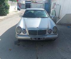 A mercedes w 210 tunisie