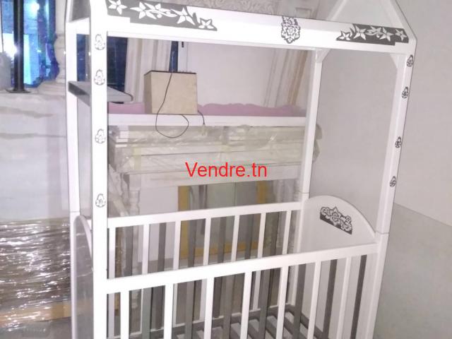 Lit de bébé A vendre Lit de bébé A vendre